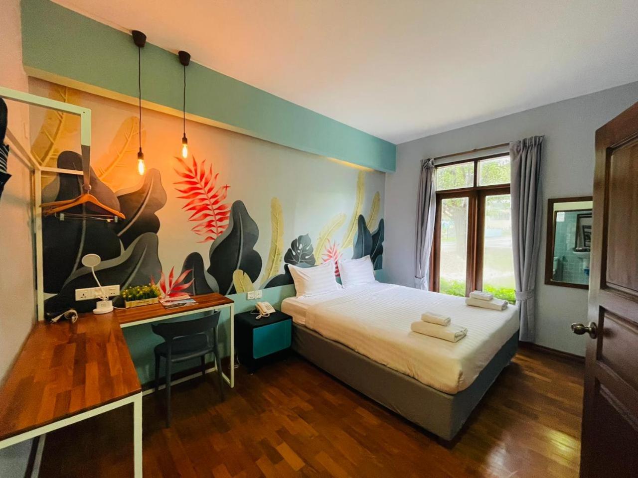 Wh Hotel & Service Apartment Thanlyin Экстерьер фото
